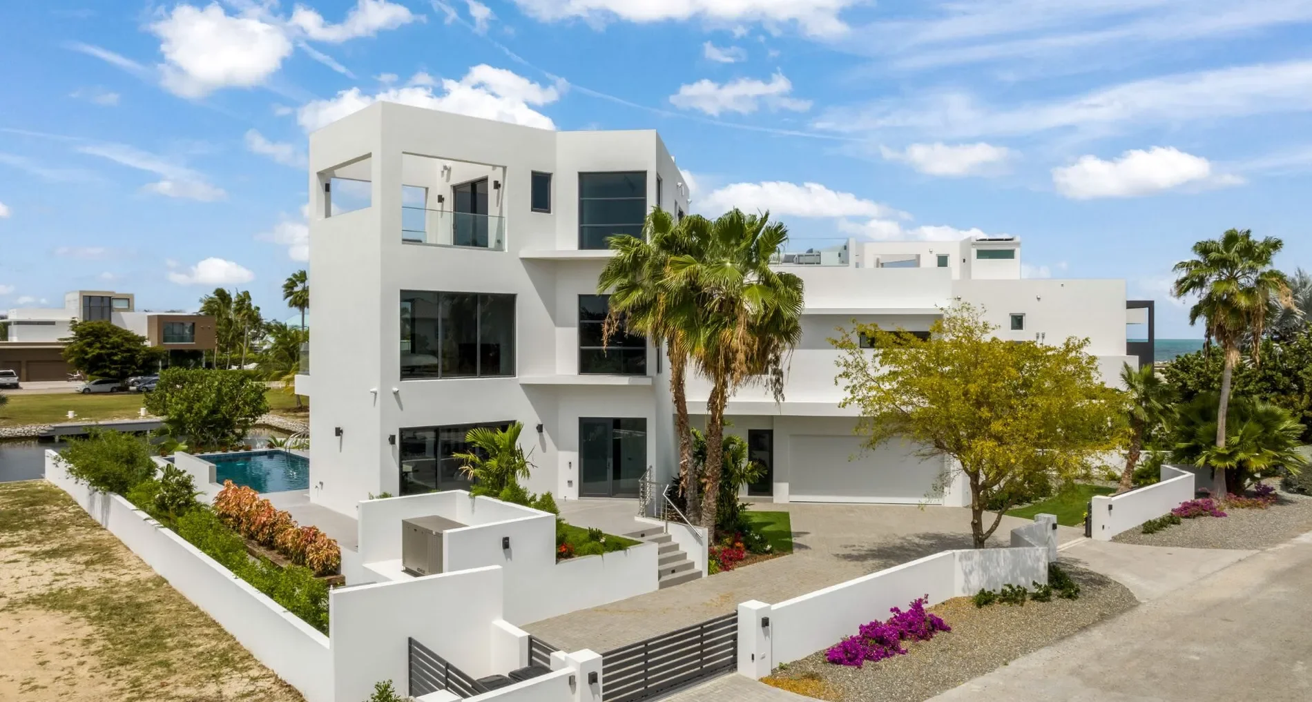 Exterior photo 3