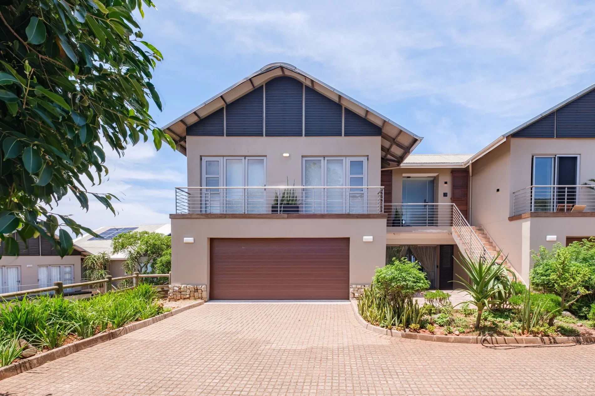 Exterior photo 8