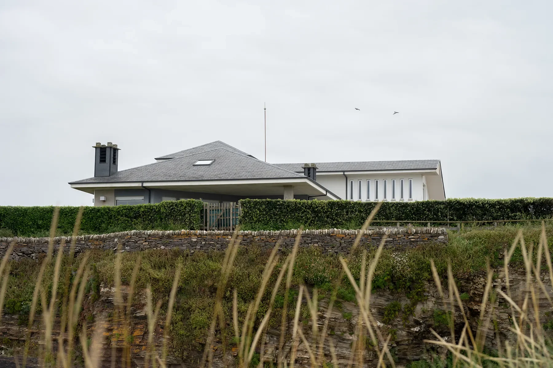 Exterior photo 3