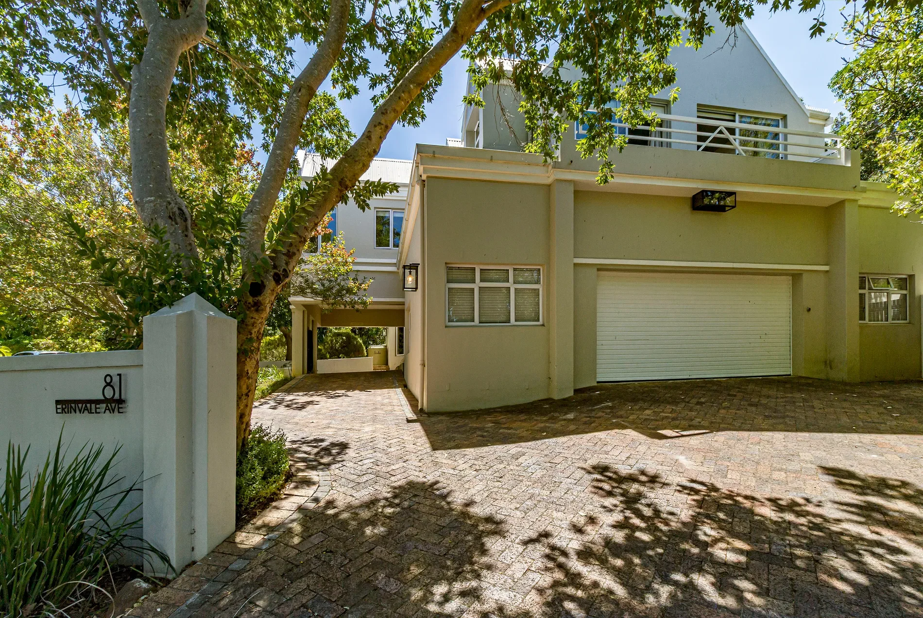 Exterior photo 2