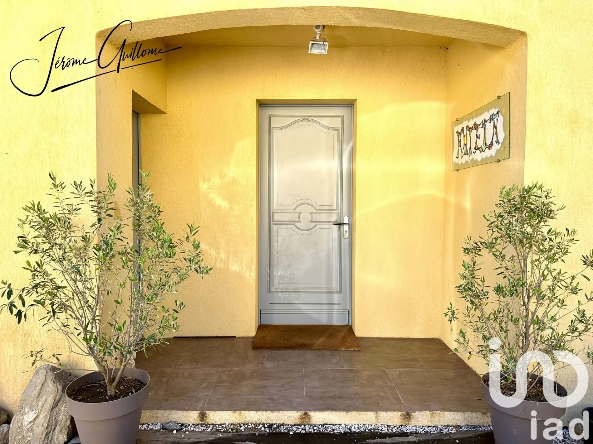 Exterior photo 8