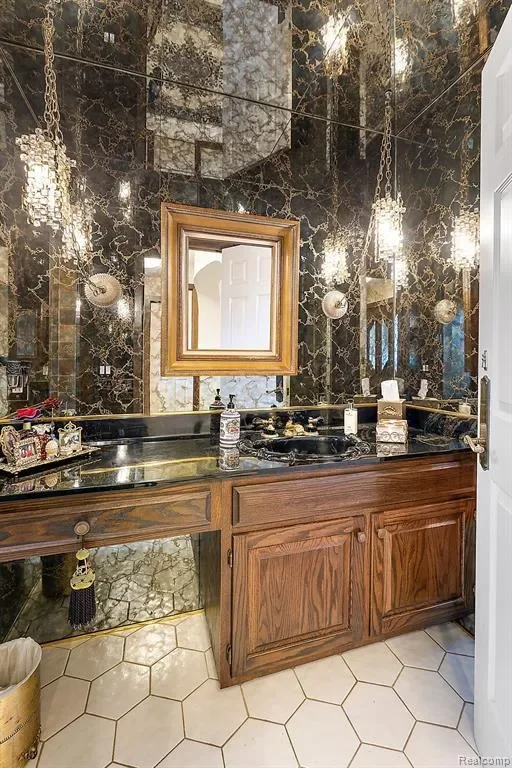 4670 COVE Road, West Bloomfield Twp, MI 48323, Orchard Lake Village, Michigan, United States. - Photo 11