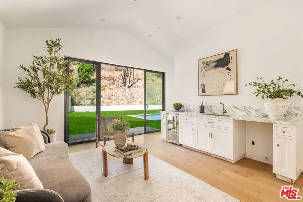 16815 Shileno Place, Los Angeles, California, United States. - Photo 19