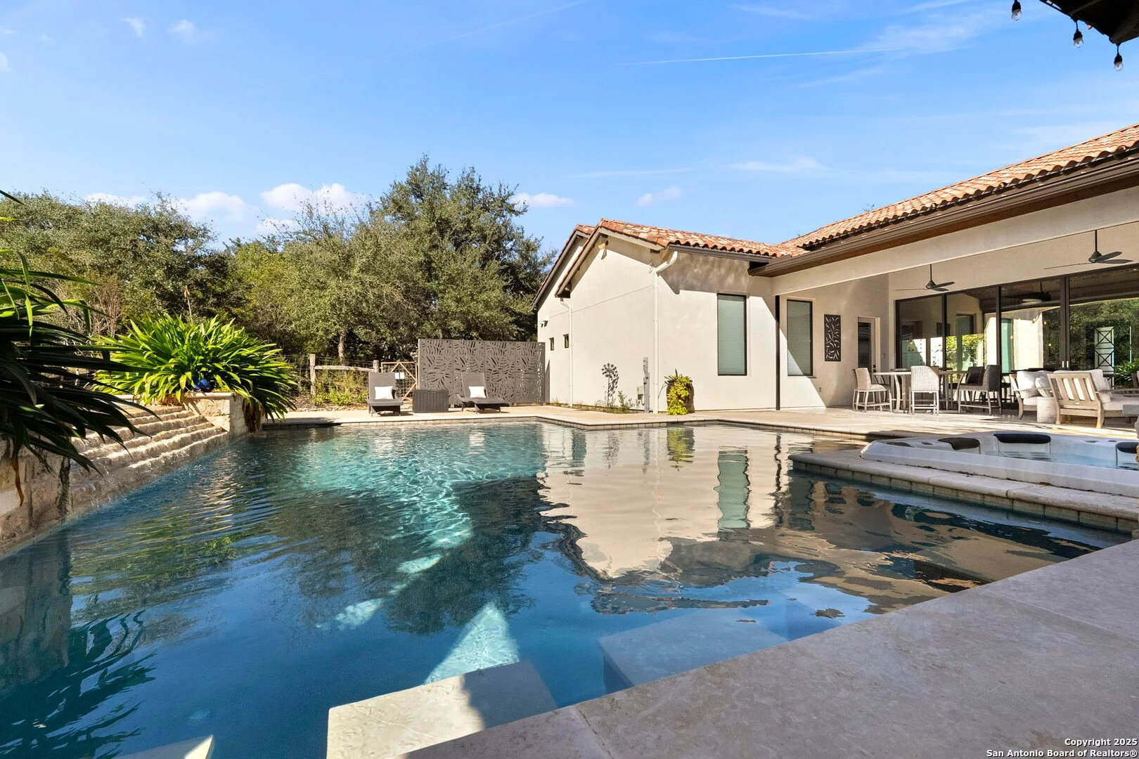 Exterior photo 12