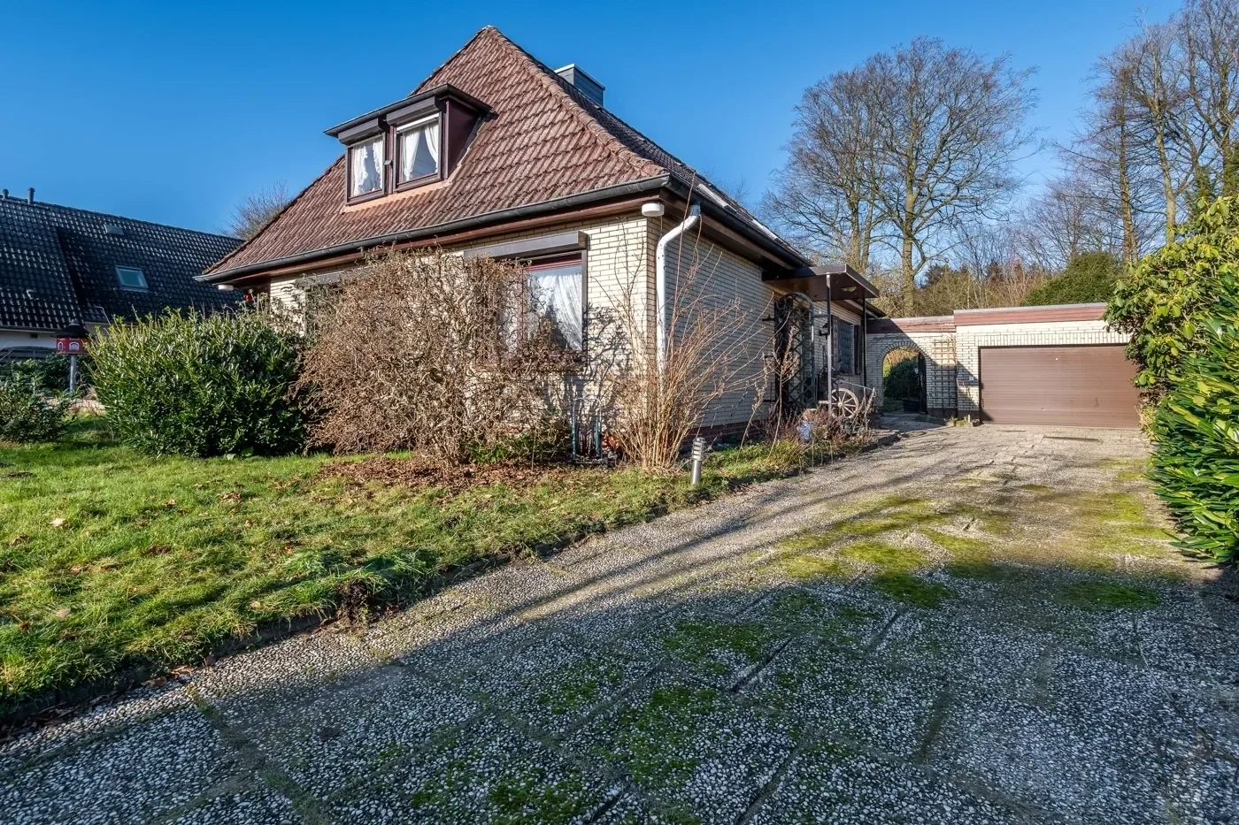 Exterior photo 3
