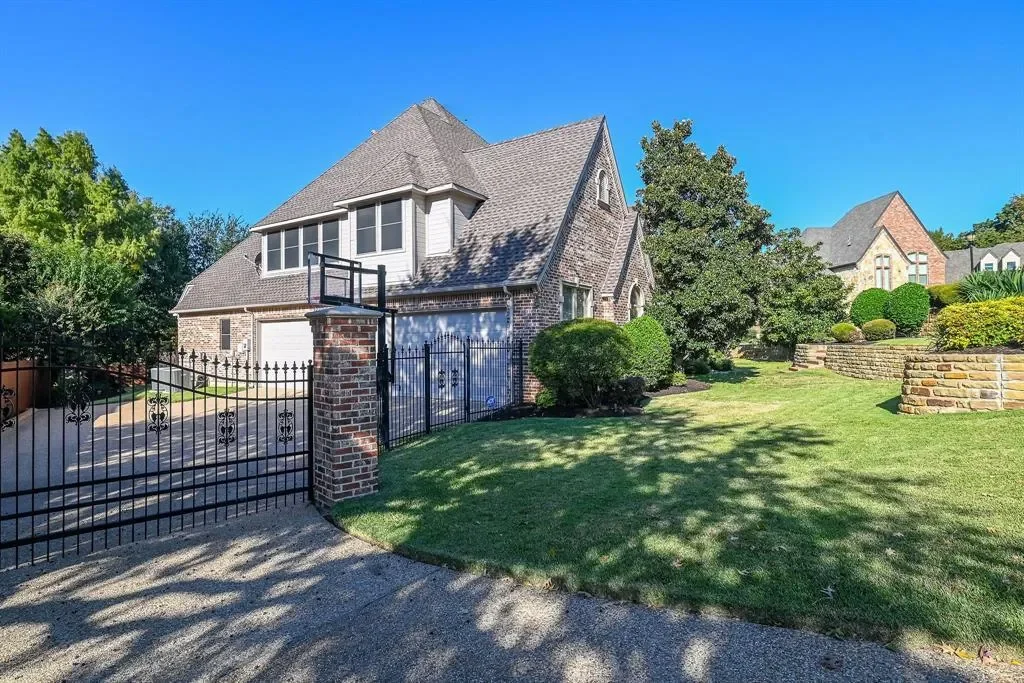 702 Sussex Court, Grapevine, Texas, United States. - Photo 30
