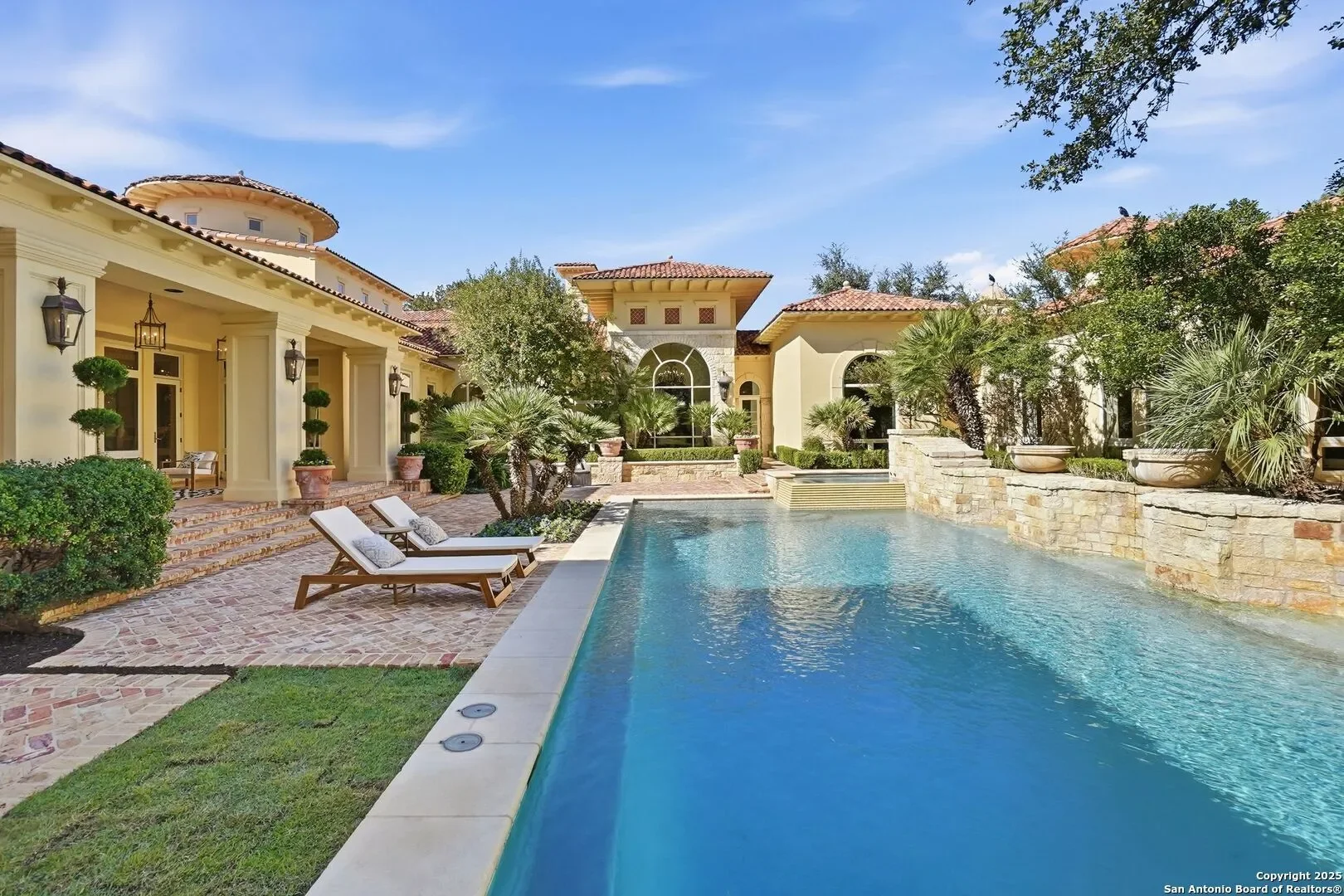 Exterior photo 7