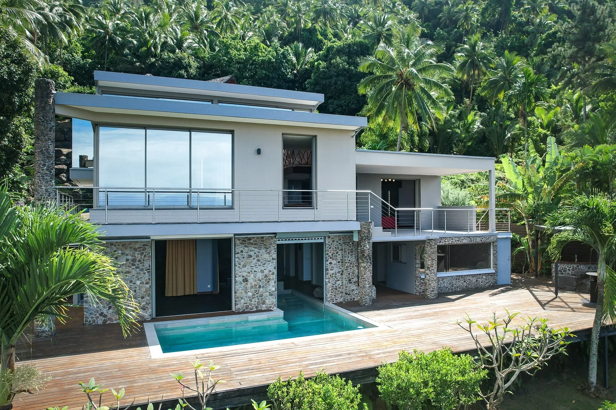 Exterior photo 2