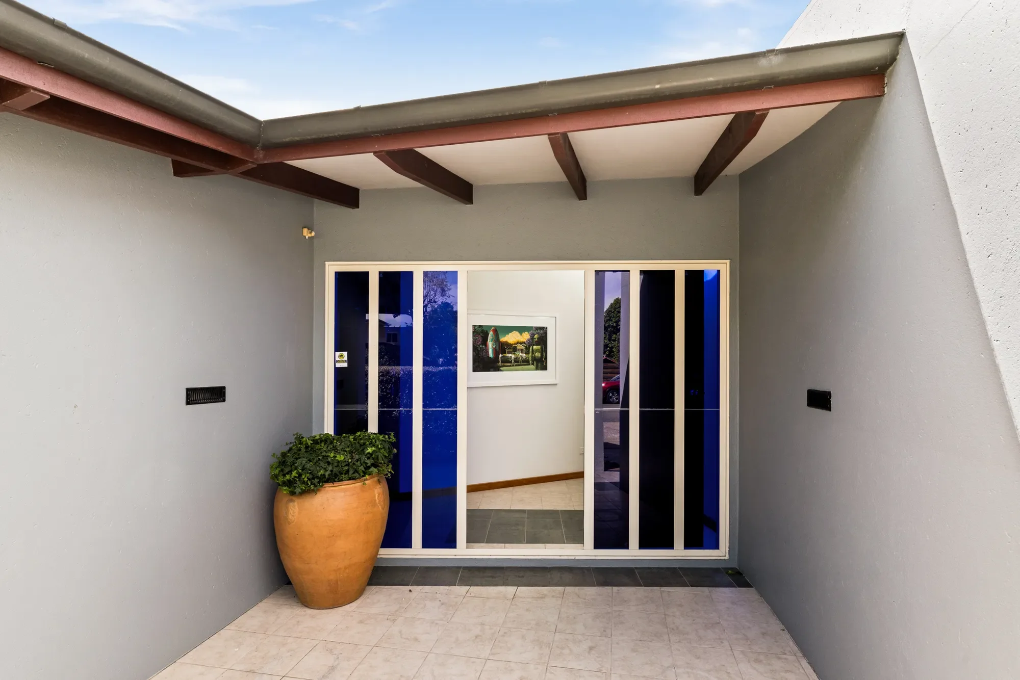 Exterior photo 2