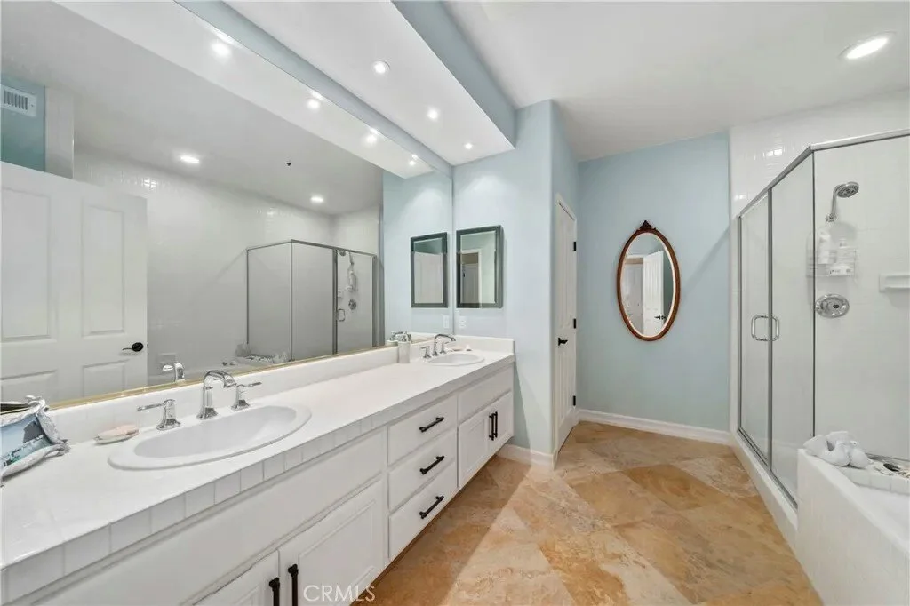 200 Paris Lane 111, Newport Beach, California, United States. - Photo 8