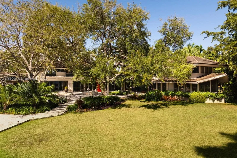 700 Arvida Pkwy, Coral Gables, Florida, United States. - Photo 29