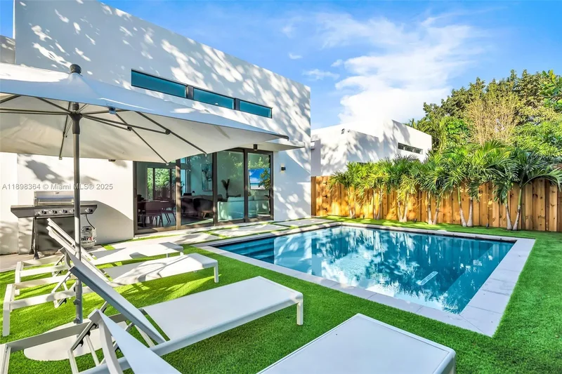 Single Family Residence in Miami