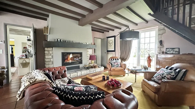 SUPERBE MAISON DE CARACTERE DE 230 M2 SUR 2 HECTARES