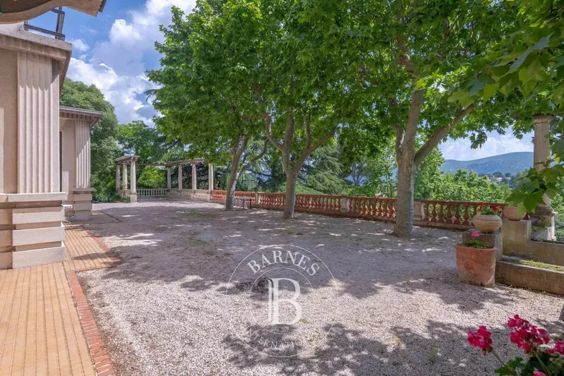 For sale - Marseille 12 - 450 sqm private mansion - Trois Lucs