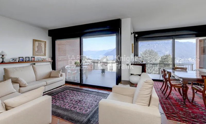 Elegante Townhouse con vista lago panoramica e giardino