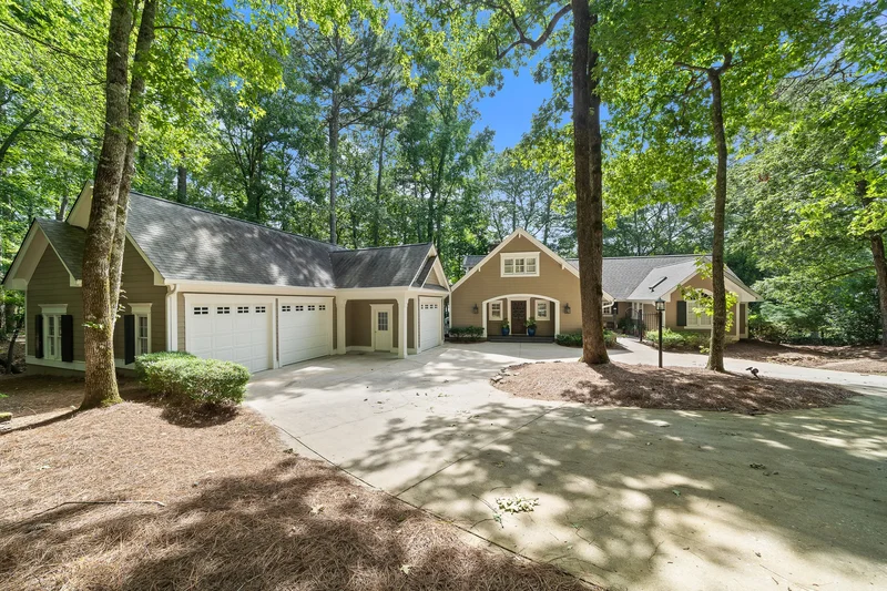Charming Lakefront Cottage In Reynolds Lake Oconee