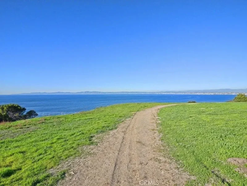704 Apsley, Rolling Hills Estates, California, United States. - Photo 59