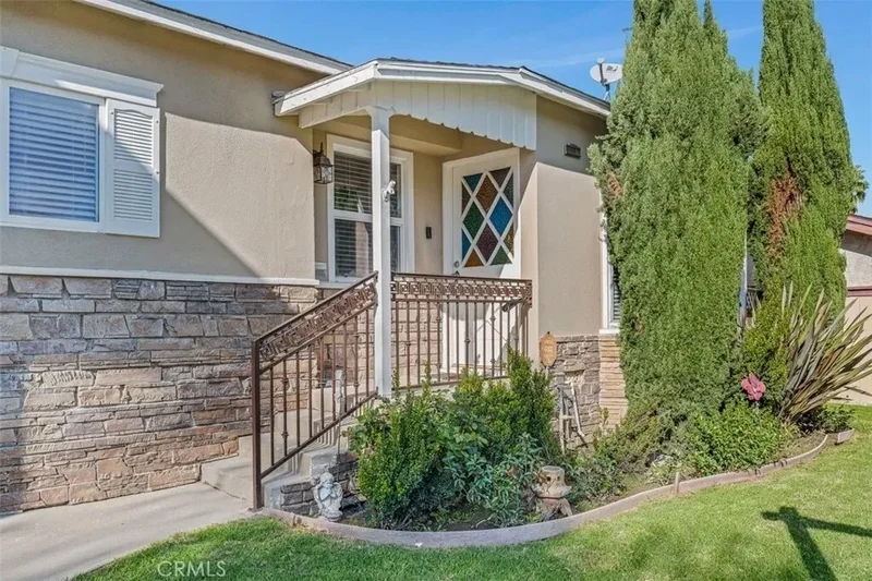 831 Roswell Avenue, Signal Hill, California, United States. - Photo 3
