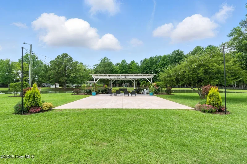 410 E Barefoot Road, Newton Grove, North Carolina, United States. - Photo 56
