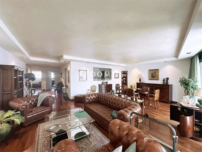 Exclusive apartment with lake view in Paradiso