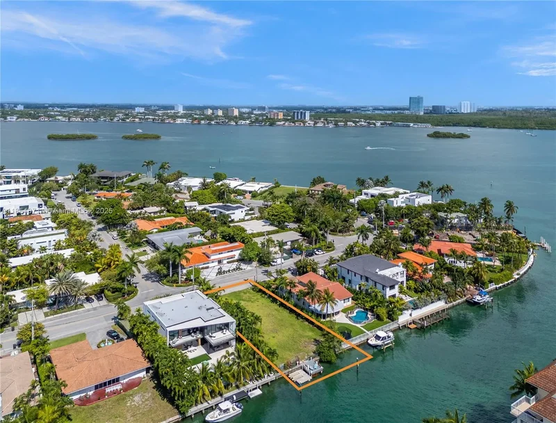 10201 E Broadview Dr, Bal Harbour, Florida, United States. - Photo 13