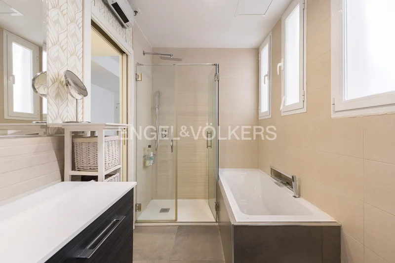Bright property with 2 balconies in Justicia