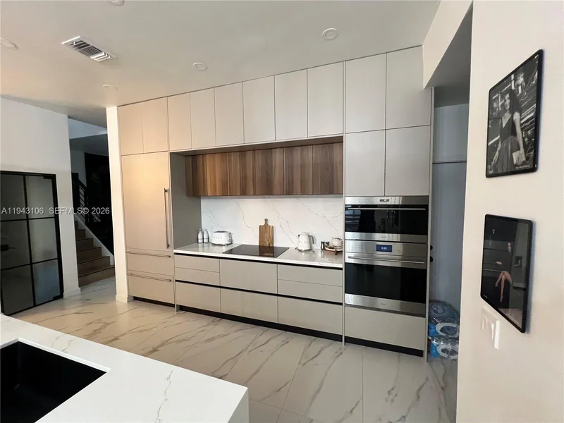7782 NW 18th St, Pembroke Pines, Florida, United States. - Photo 2