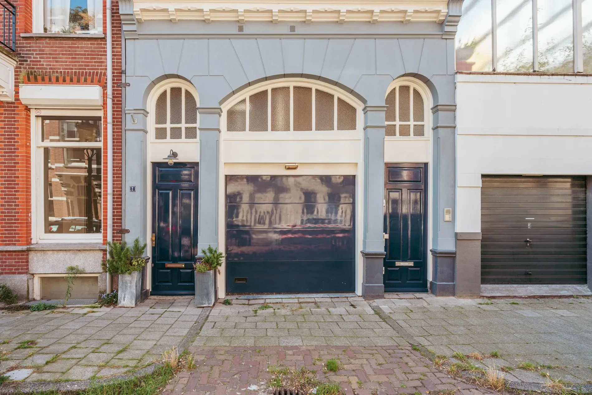 Exterior photo 6