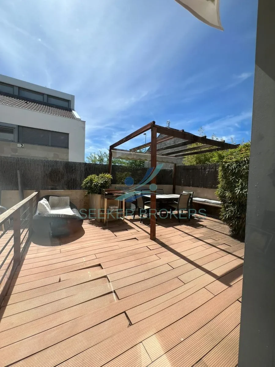 Exterior photo 1