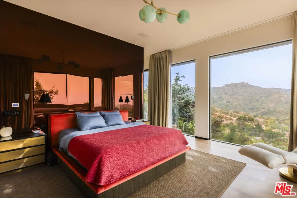3306 Deronda Drive, Los Angeles, California, United States. - Photo 9