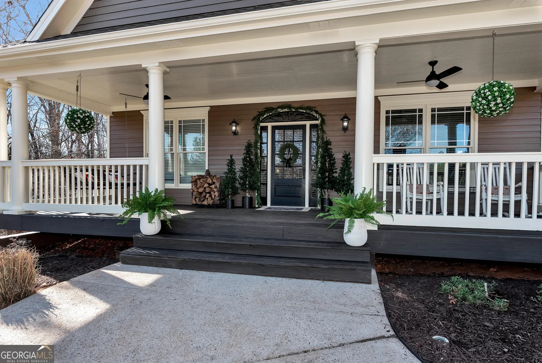 Exterior photo 2