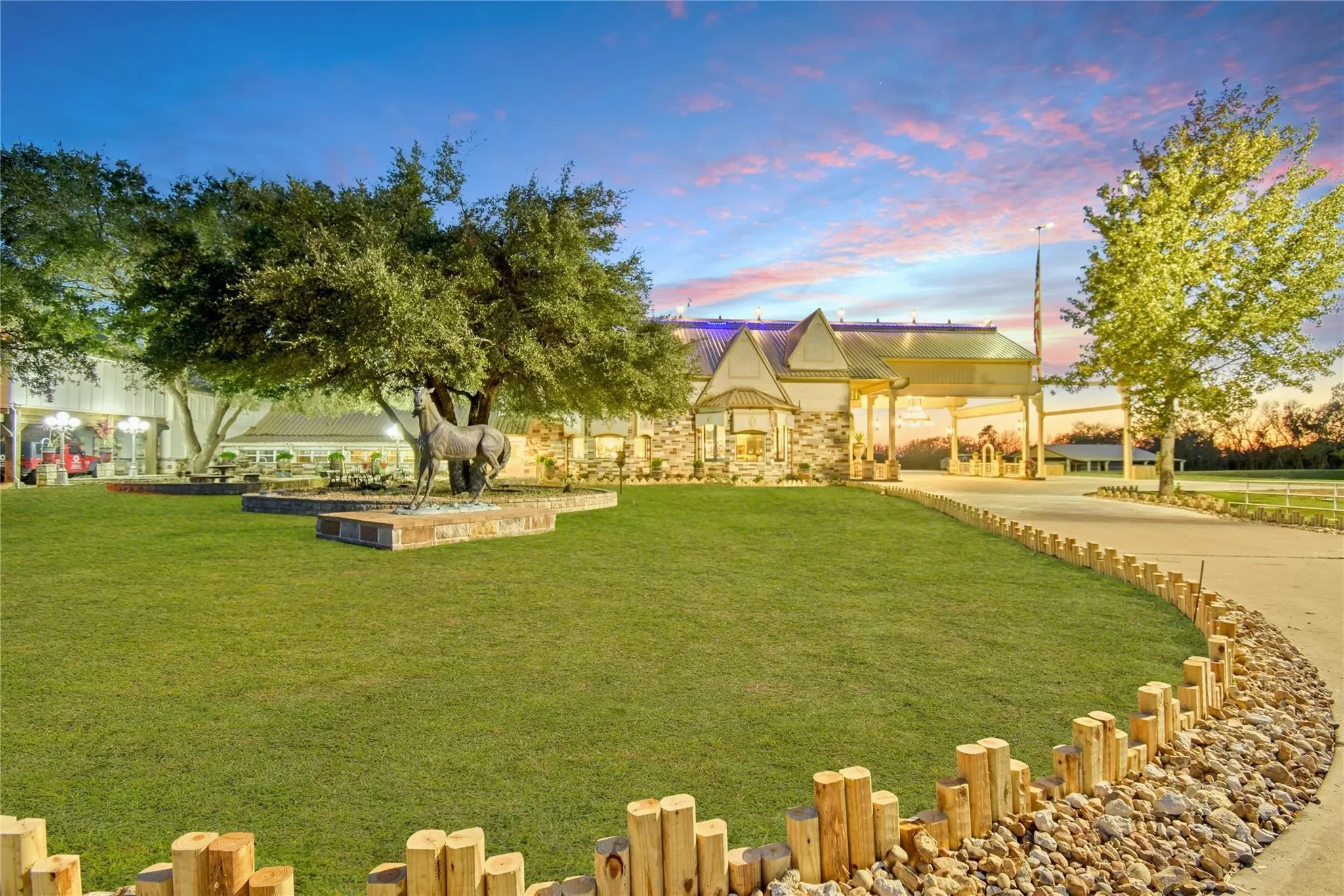 9950 Palestine Road, Brenham, Texas, United States. - Photo 8