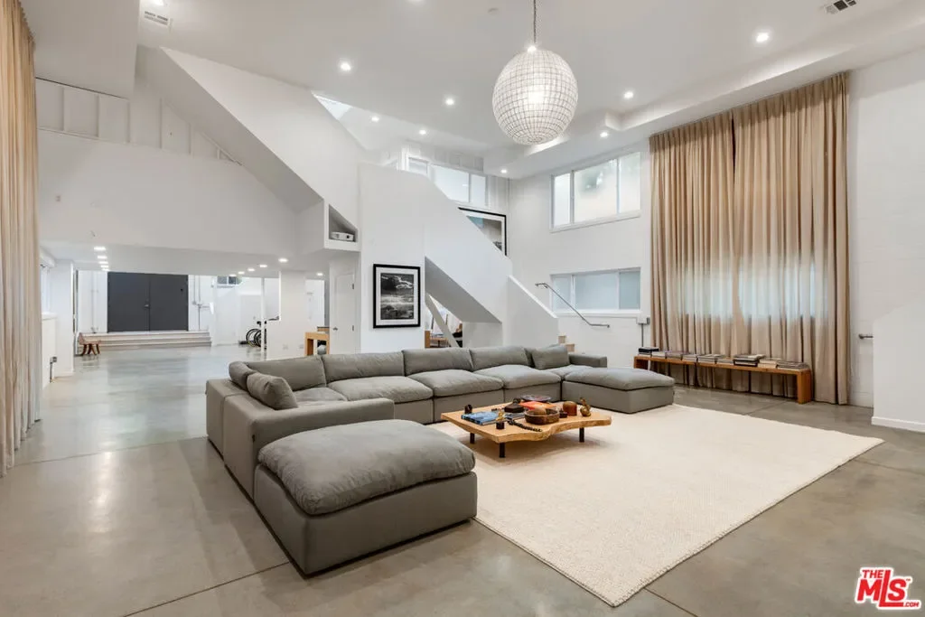 633 Santa Clara Avenue, Los Angeles, California, United States. - Photo 22