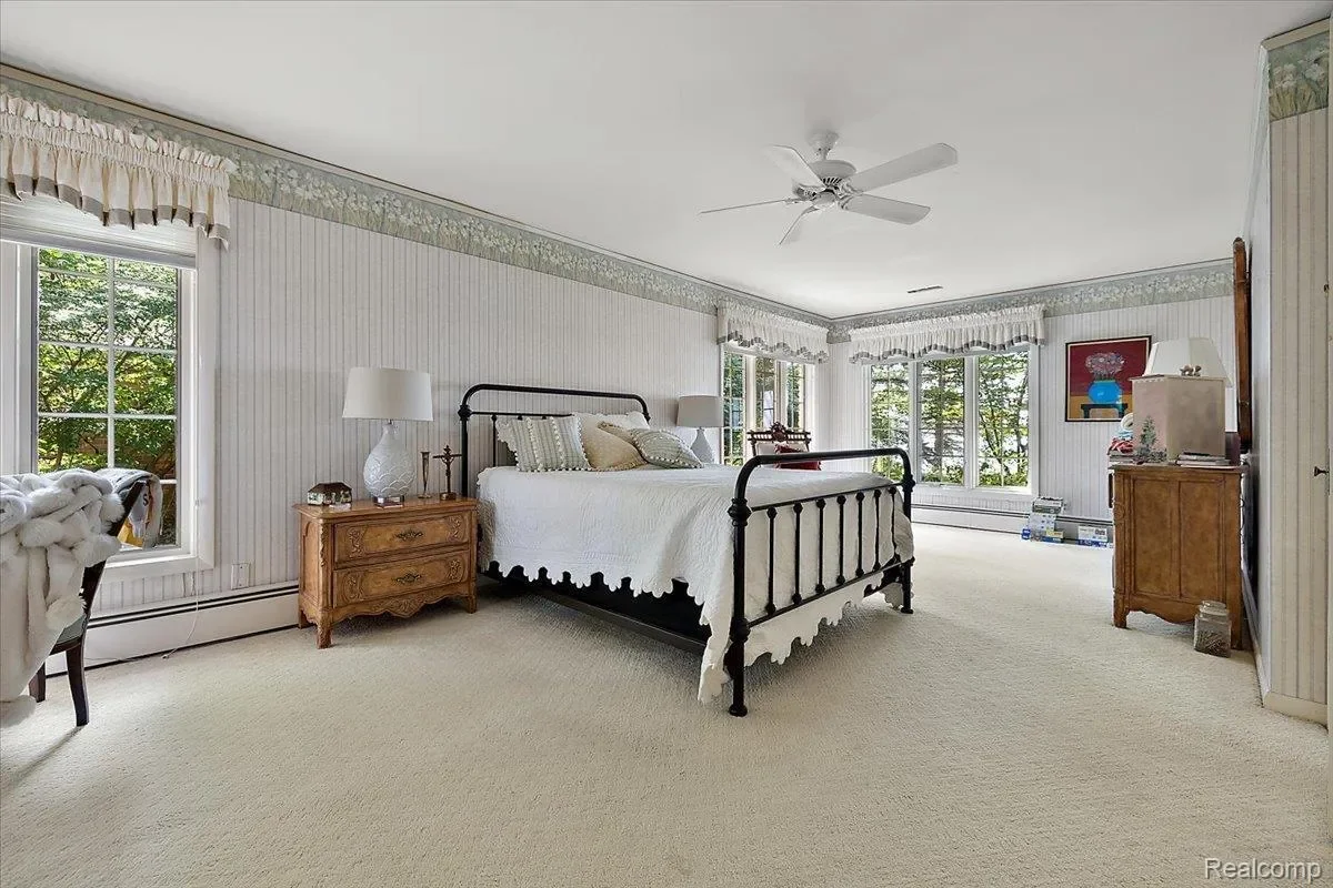 2236 Locklin Lane, West Bloomfield Charter Township, MI 48324, Orchard Lake Village, Michigan, United States. - Photo 9