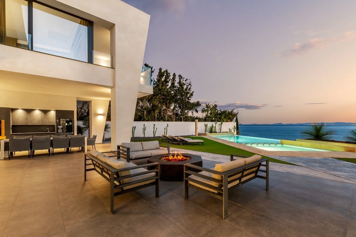 Exterior photo 5