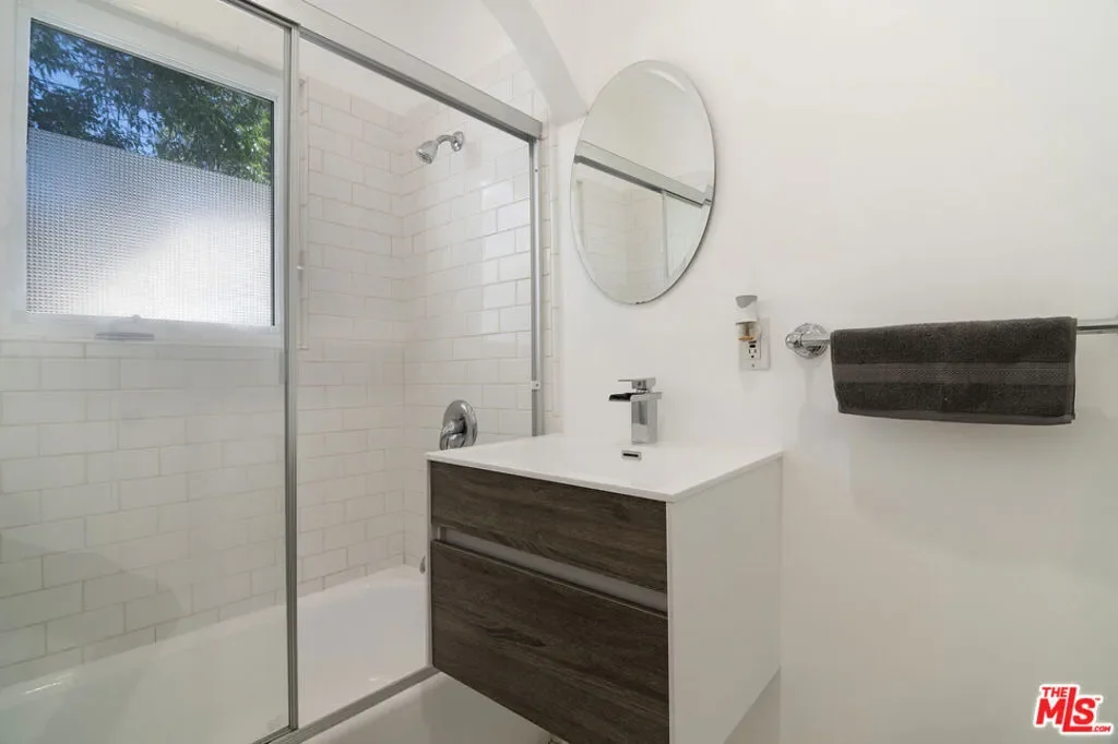 9037 Elevado Street, Los Angeles, California, United States. - Photo 44