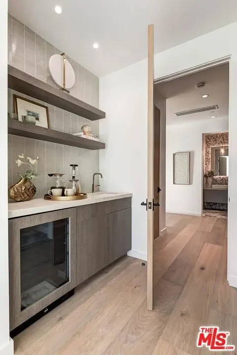16879 Mooncrest Drive, Los Angeles, California, United States. - Photo 29