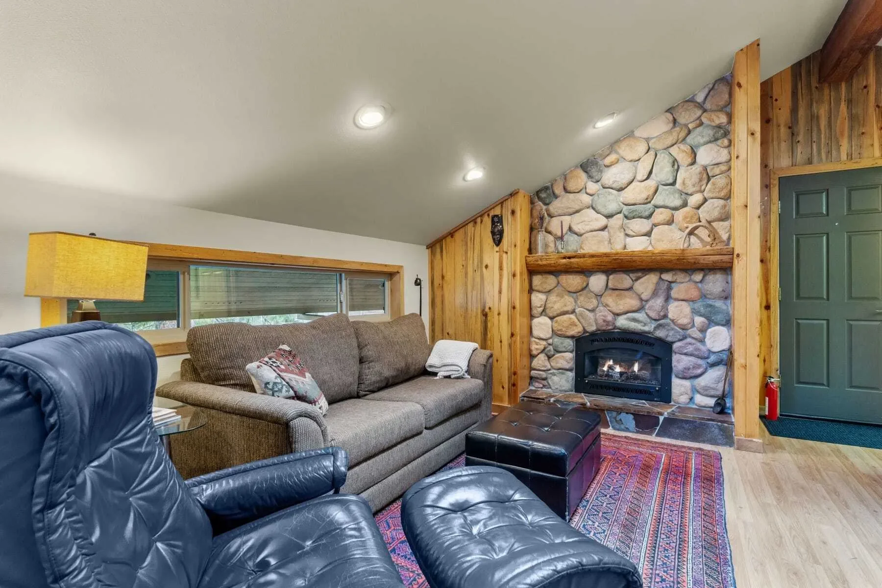 683 NW Silver Buckle Road , Bend, OR 97703, Bend, Oregon, United States. - Photo 38