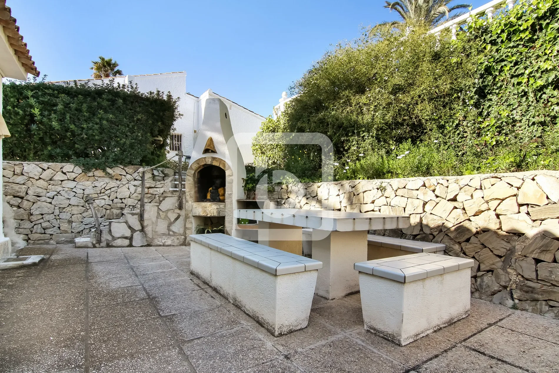 Exterior photo 8
