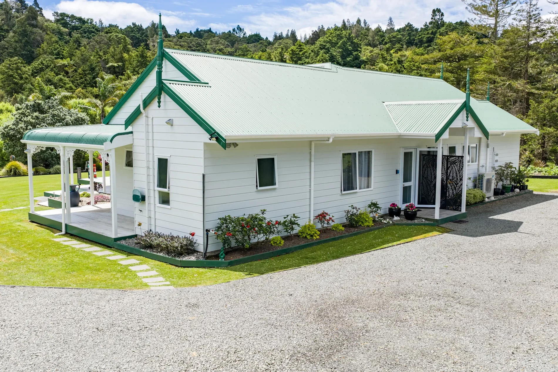 Exterior photo 6