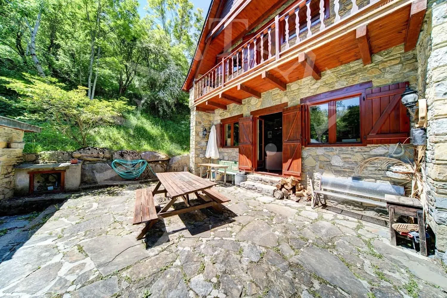 Exterior photo 10
