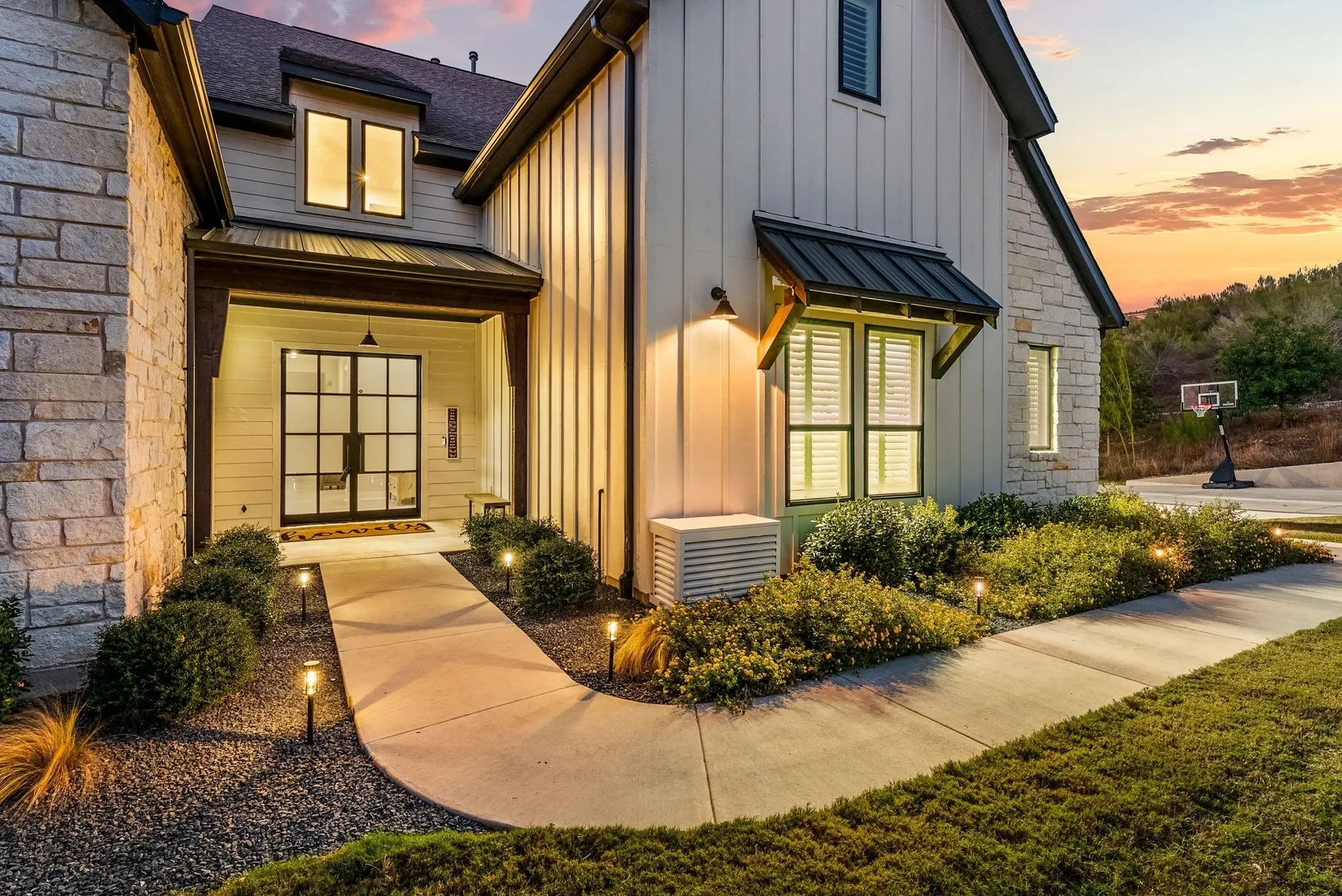 Exterior photo 3