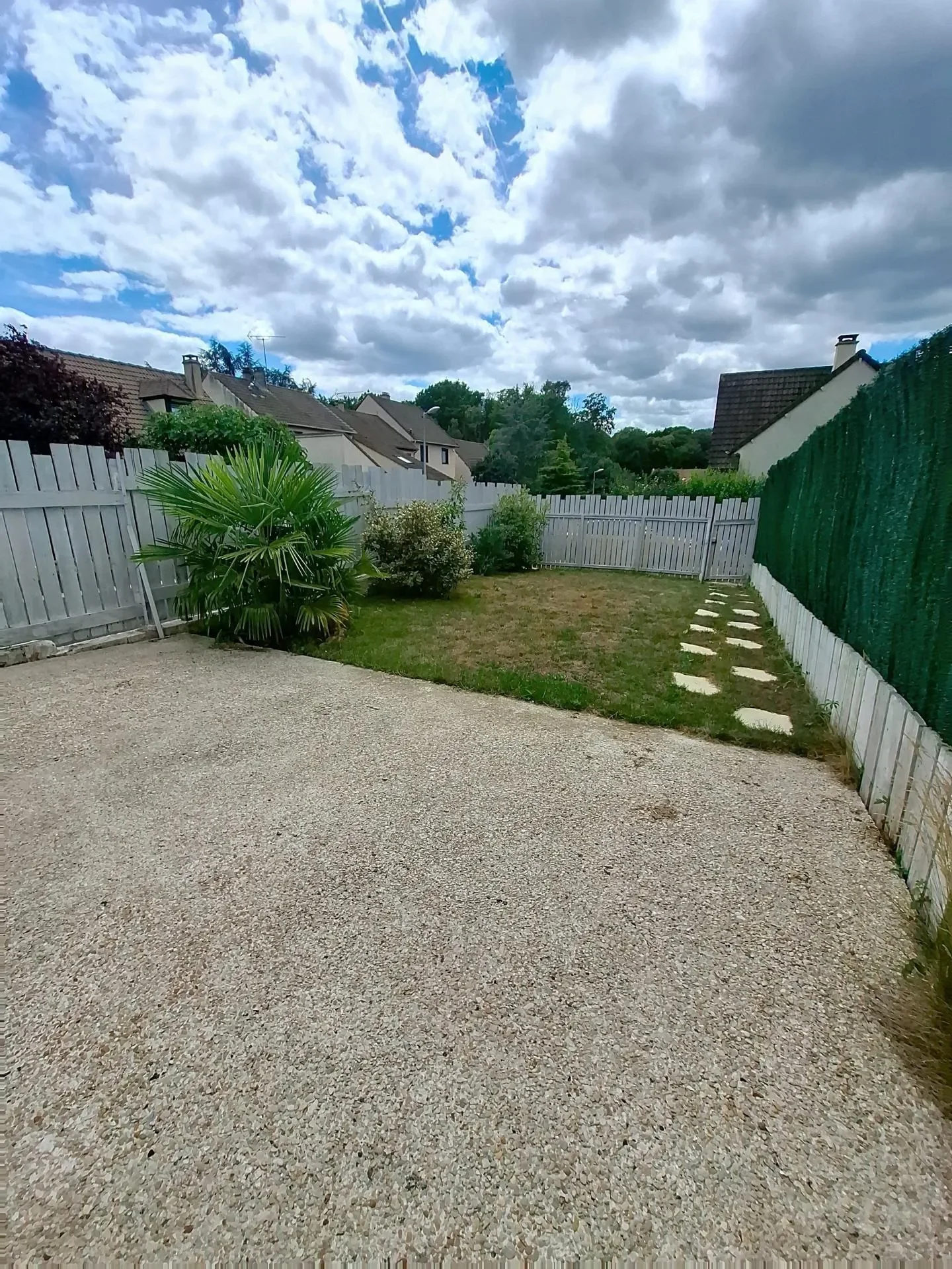 Exterior photo 1