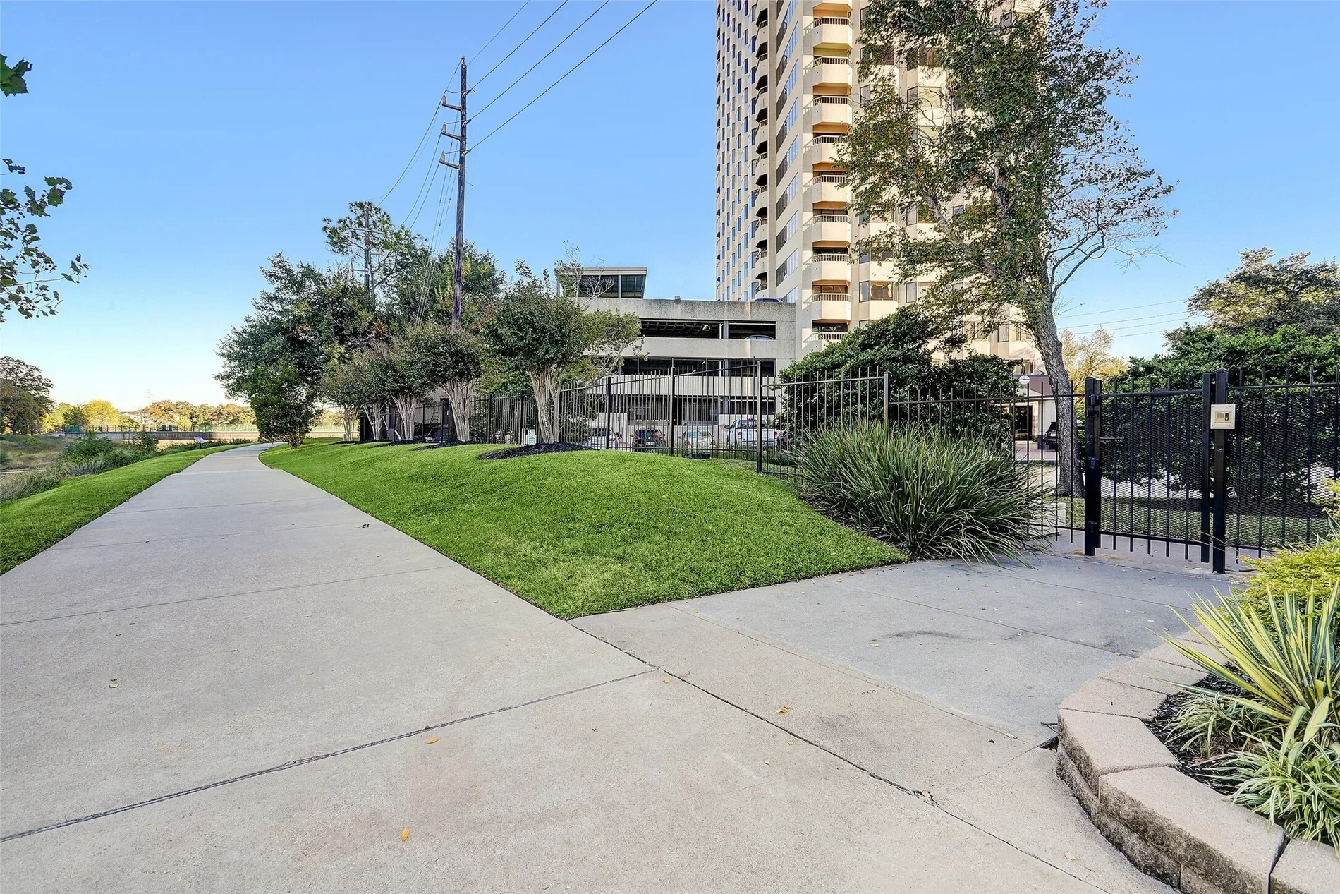 Exterior photo 10