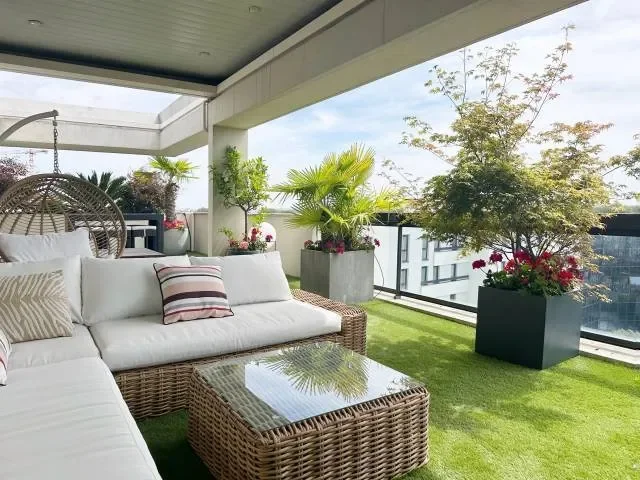 Suresnes, Île-de-France, France. - Photo 13