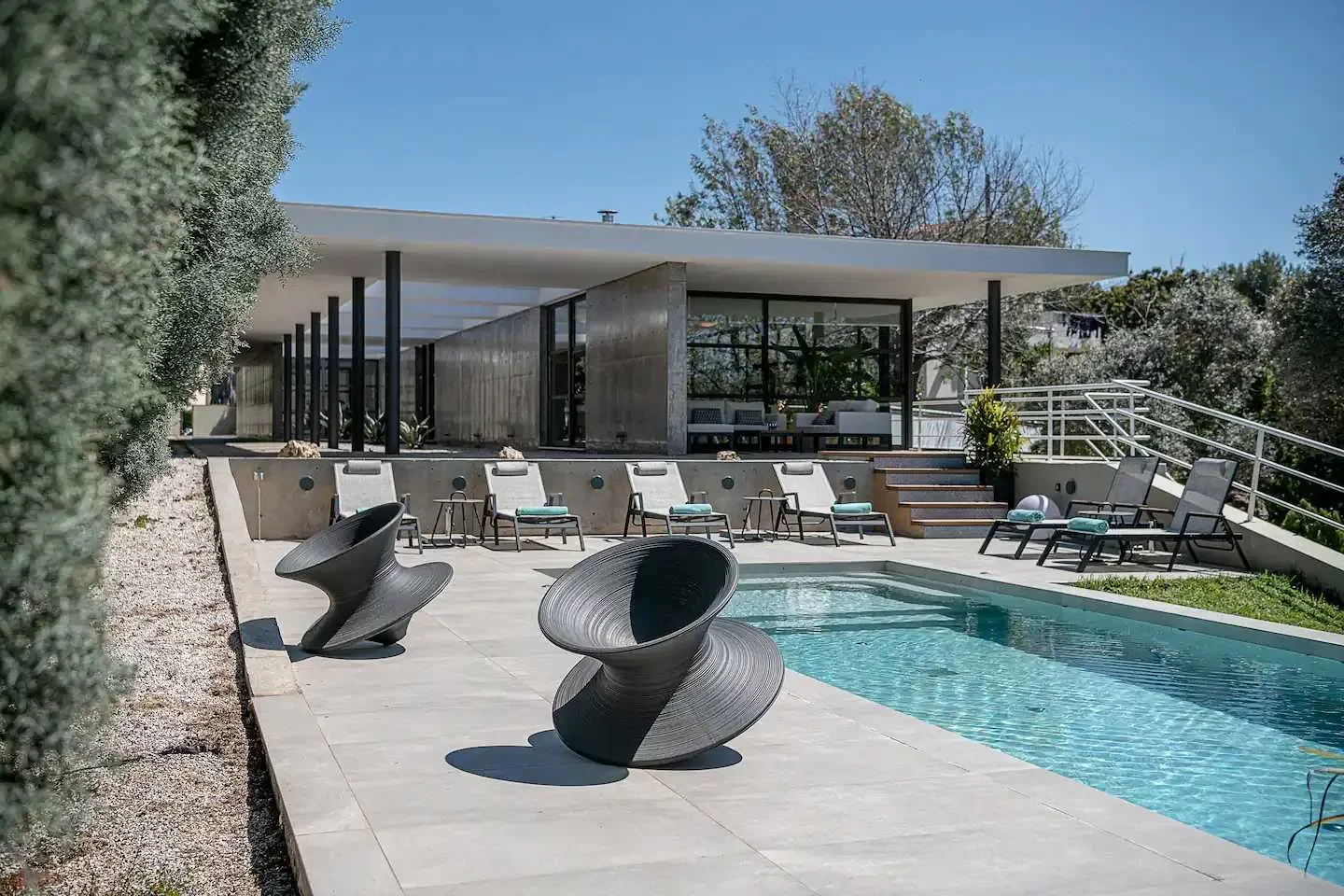 Exterior photo 8