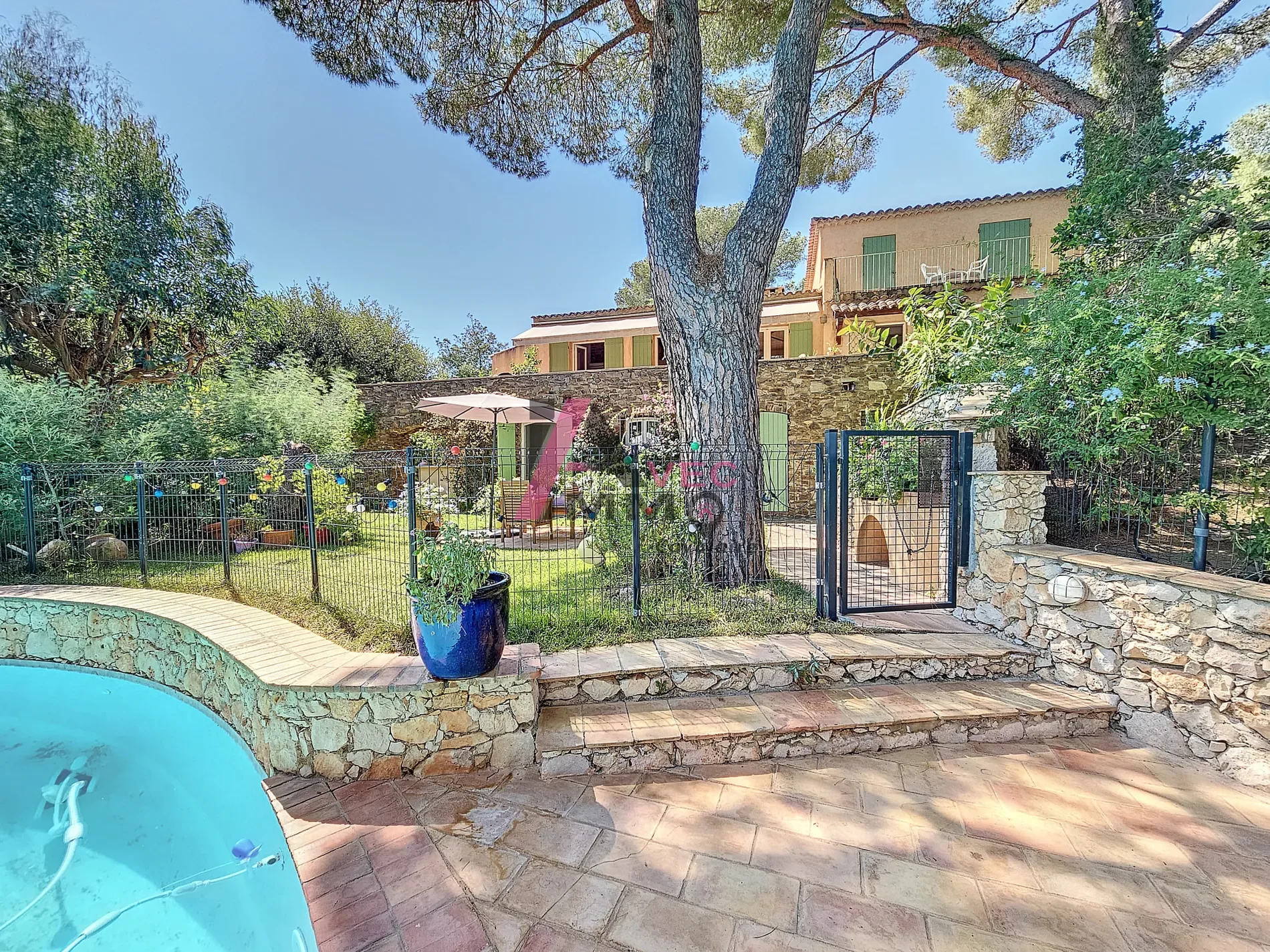 Exterior photo 10