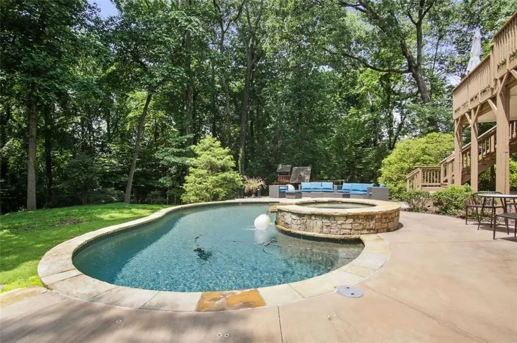 525 FOREST HILLS Drive, Atlanta, Georgia, United States. - Photo 33