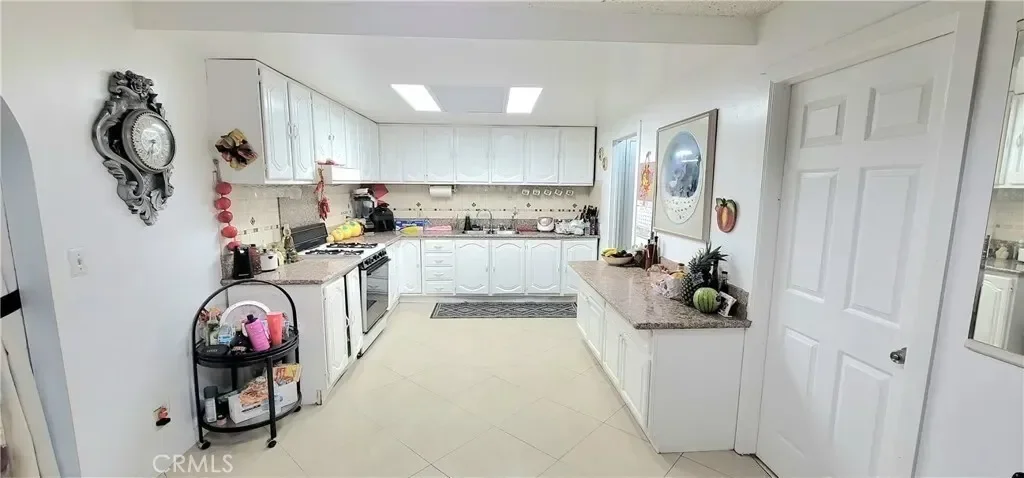 10181 Larson Avenue, Garden Grove, California, United States. - Photo 22