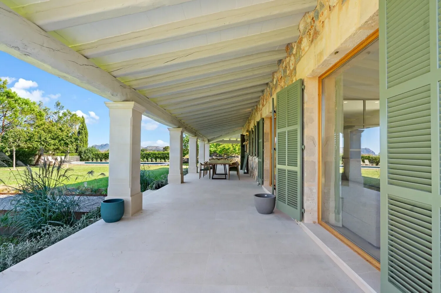 Exterior photo 5